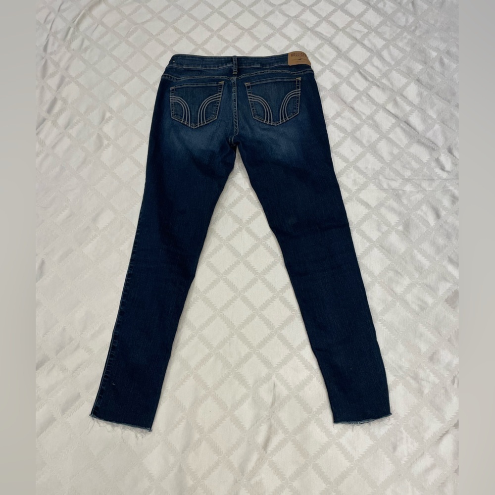 Hollister Skinny Jeans with Frayed Ankle Dark Wash Waist 28